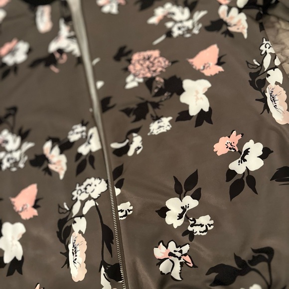 Polyester light weight jacket - Picture 3 of 4